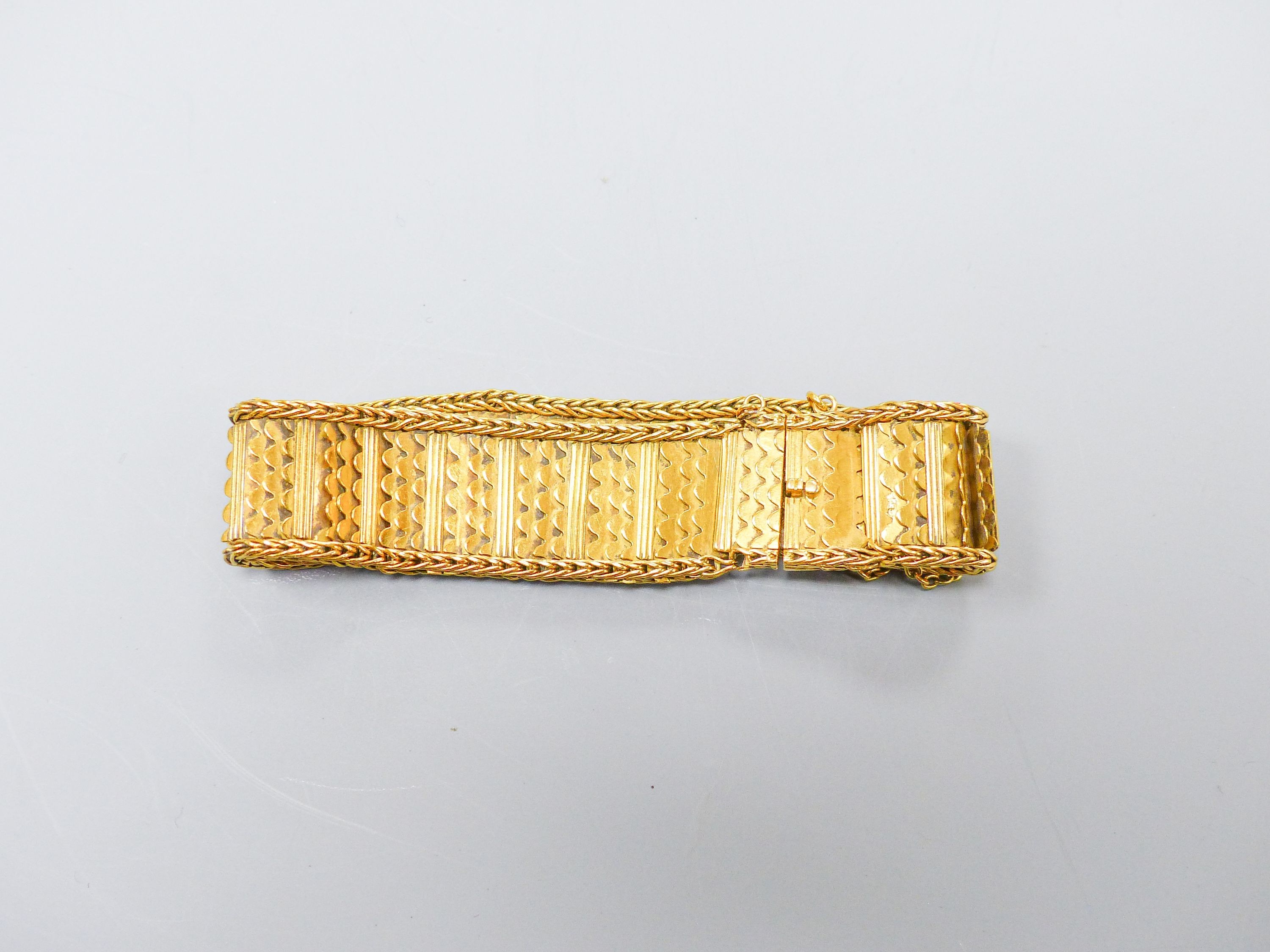 A yellow metal 'scale' link bracelet, approx. 16.5cm, 39.6 grams.
